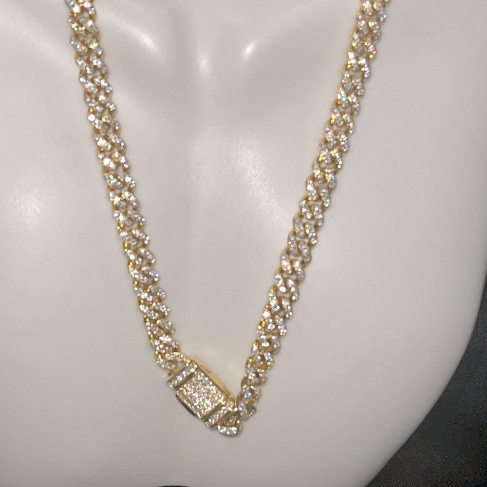 Vvs certified moissanite diamond Cuban link chain, 18 inch, documents included,